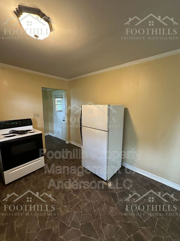 Building Photo - 403 Lewis St