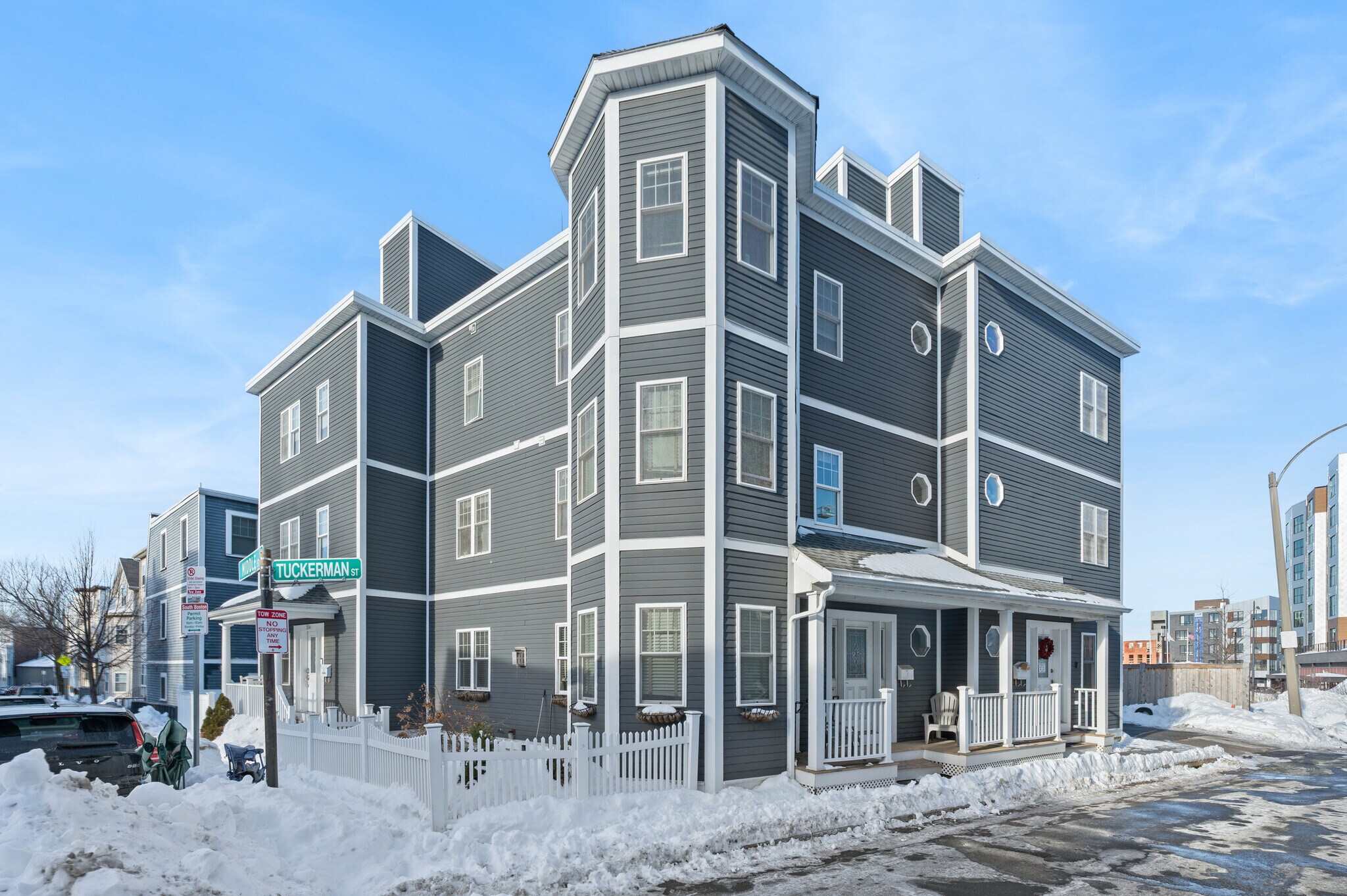 Building Photo - 35 Tuckerman St