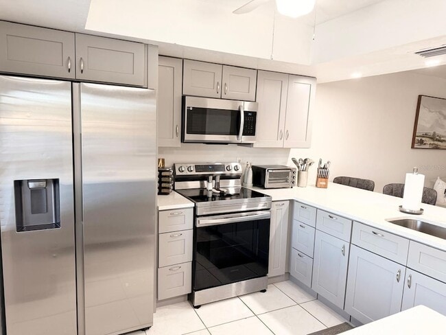 Building Photo - 5027 SW 16th Pl