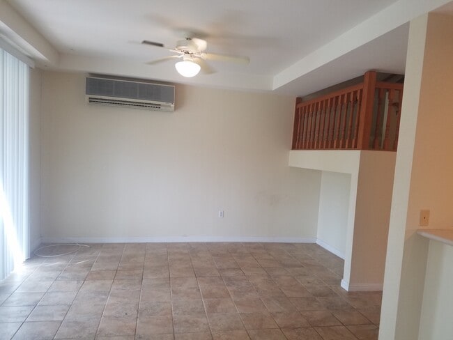 Building Photo - Unfurnished 3 Bedroom, 2.5 Bath Townhome i...