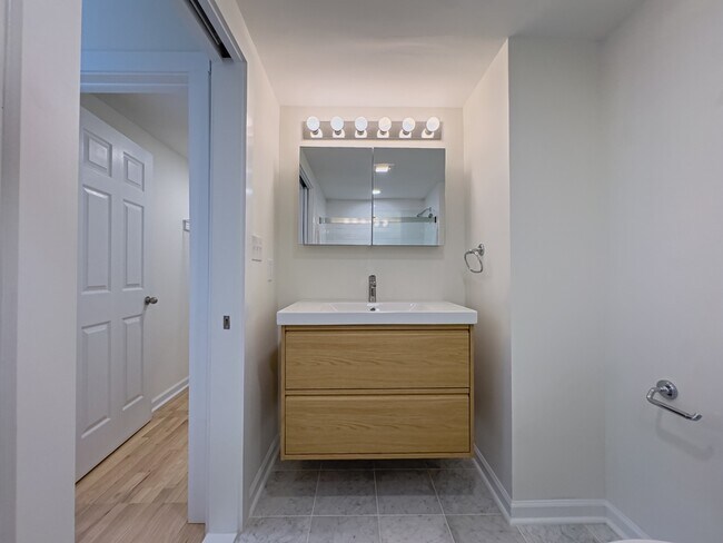 Building Photo - 2036 Wallace St