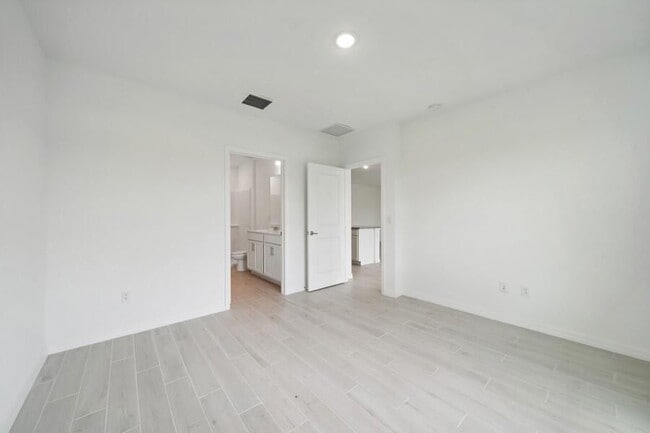 Building Photo - 4971 Armina Pl