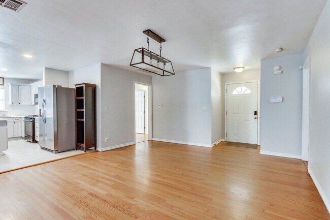 Building Photo - Charming 4-Bedroom Home in The Village – U...