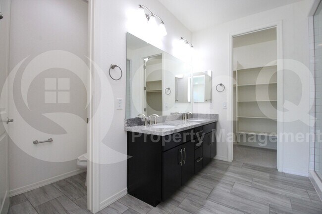 Building Photo - 9114 S 167th Dr