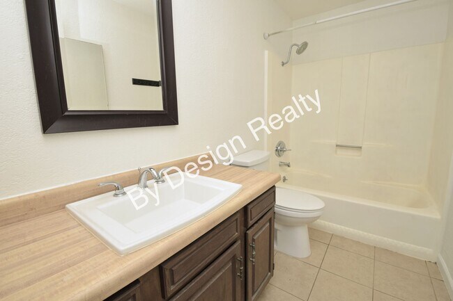 Building Photo - Updated 2 Bed 1 Bath Duplex with Fresh Paint, Ductless Heating/Cooling and Private Yard