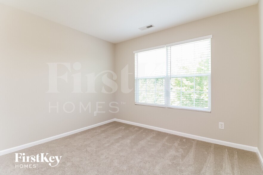 Building Photo - 6328 Bunker Hill Dr