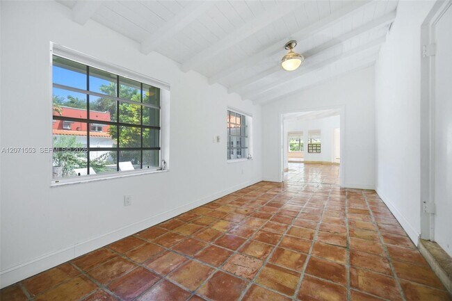 Building Photo - 2300 S Miami Ave