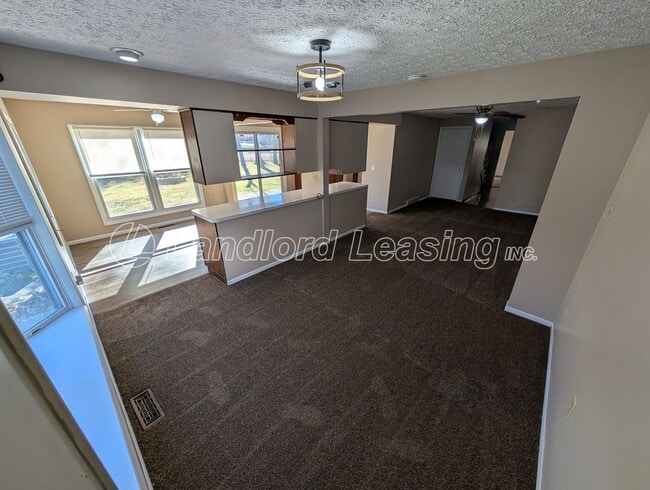 Building Photo - Spacious 4-Bedroom Colonial on Beautiful W...