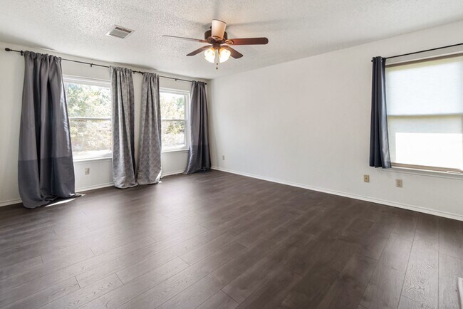 Building Photo - 1305 Cedar Brook Dr