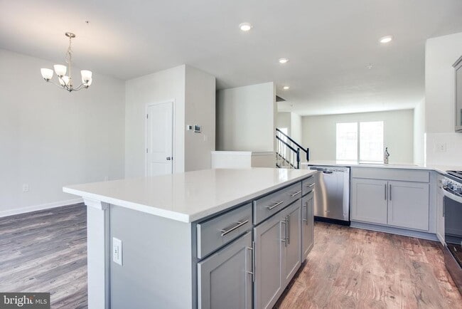 Building Photo - 5039 MacDonough Pl