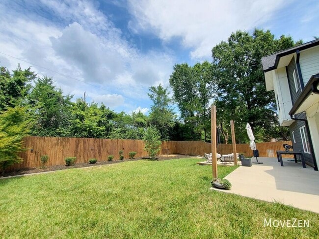 Building Photo - 5018 Double Lakes Dr