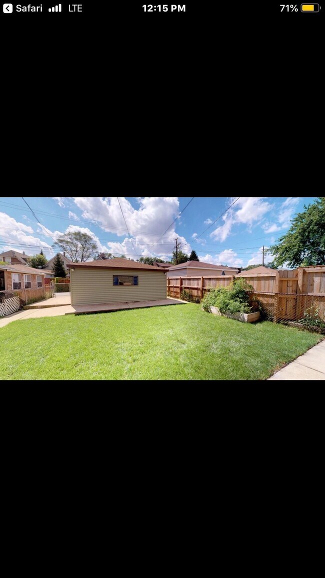 Primary Photo - 5709 W Dakin St