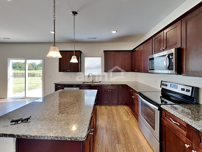 Building Photo - 600 Drema Ct