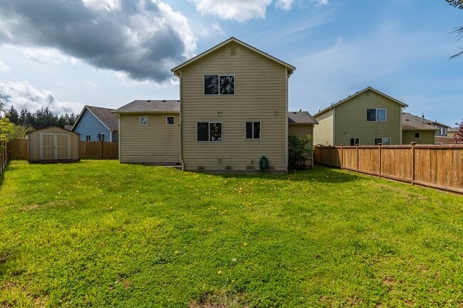 Building Photo - 3 Bedroom 2.5 Bath with 3 Car Garage