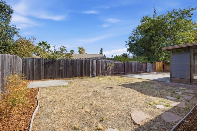 Building Photo - 7113 Mountainside Dr