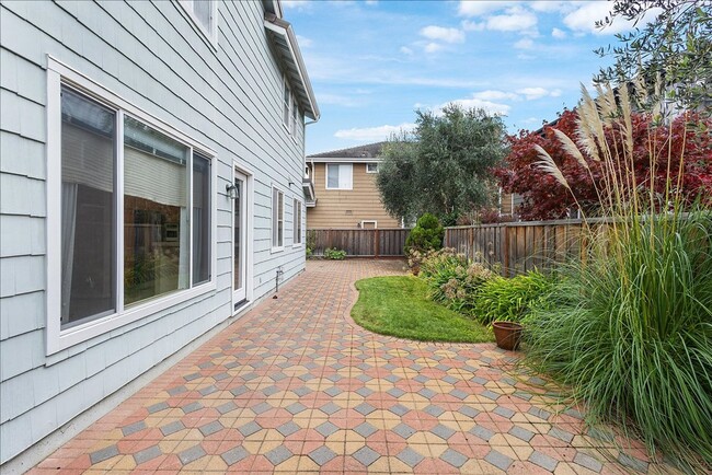 Building Photo - 16 Smith Ct