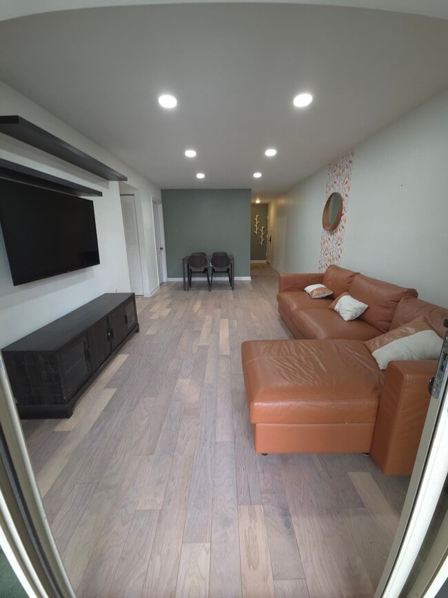 Building Photo - 5201 Duke St