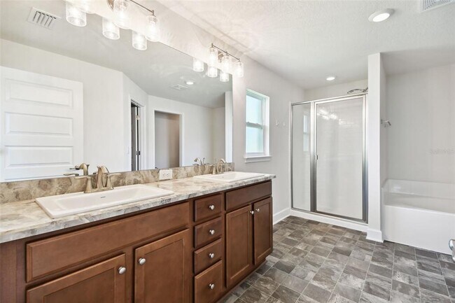 Building Photo - 360 Cimarron Ct