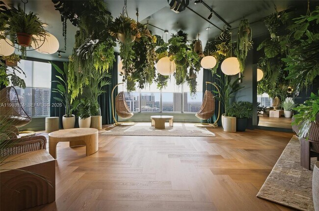 Building Photo - 121 NE 5th St