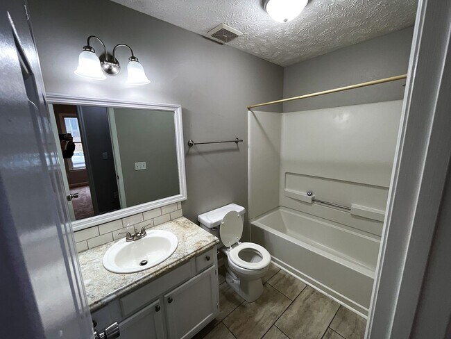 Building Photo - Updated 4 Bedroom / 3 Bathroom with In-Law...