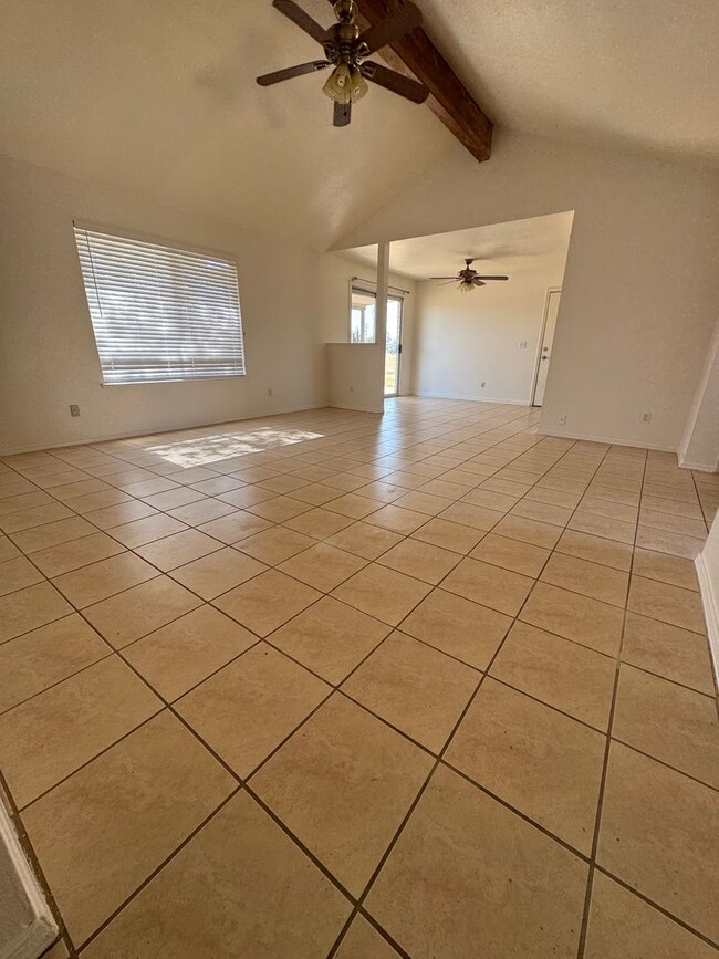 Building Photo - Madera Home