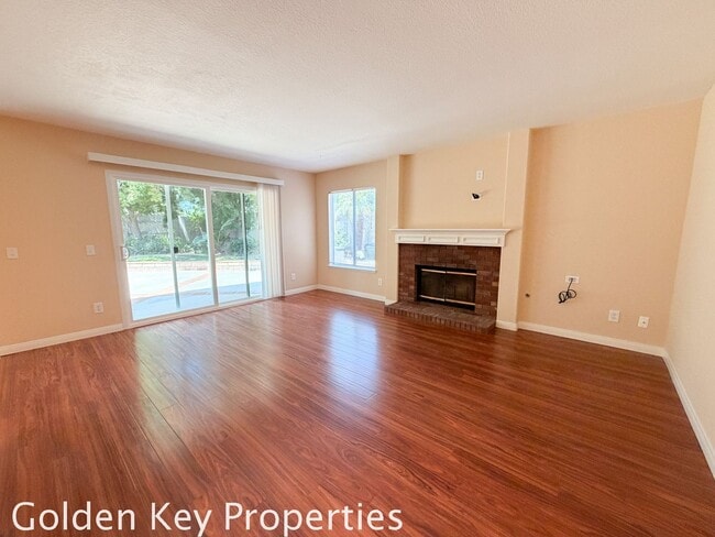Building Photo - Move-in ready 4 bedroom / 3 bathroom home in Oceanside!