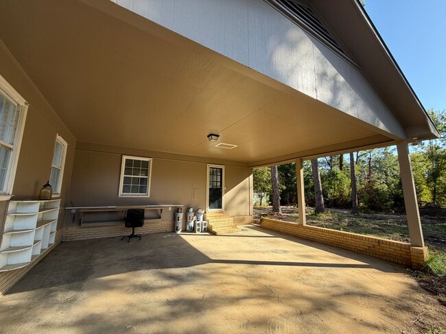 Building Photo - 916 Old Wadley Rd