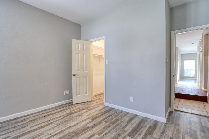 Building Photo - 317 Benjamin St