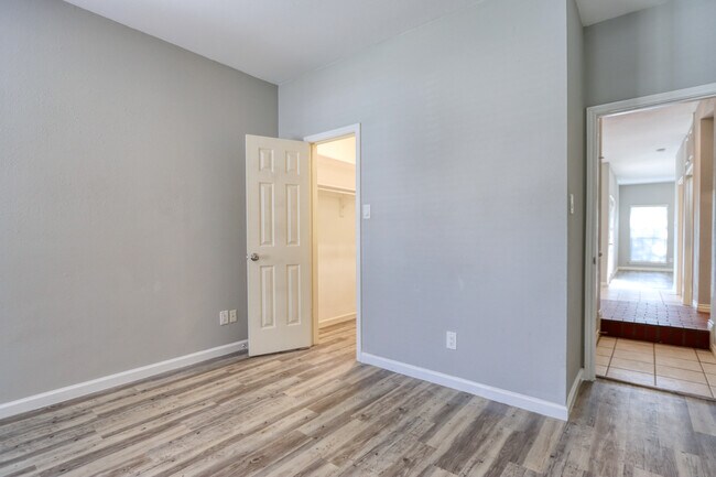 Building Photo - 317 Benjamin St