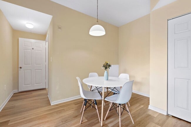 Building Photo - 410 S Villa San Marco Dr