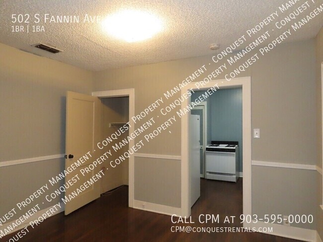 Building Photo - 502 S Fannin Ave