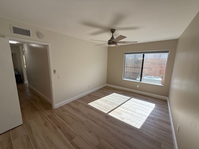 Building Photo - Remodeled 2-Bedroom Townhome in Tierrasant...