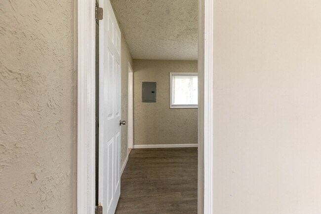 Building Photo - 564 Marquette Dr