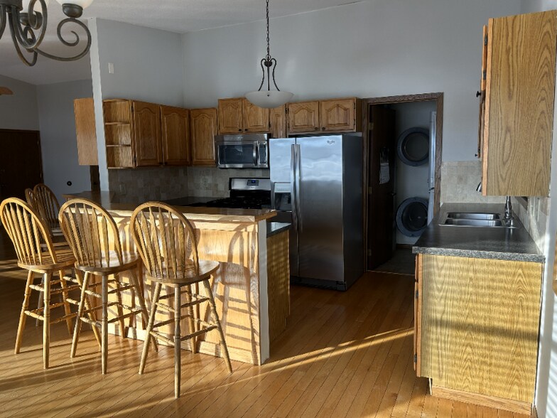 Building Photo - 401 Walnut Ave