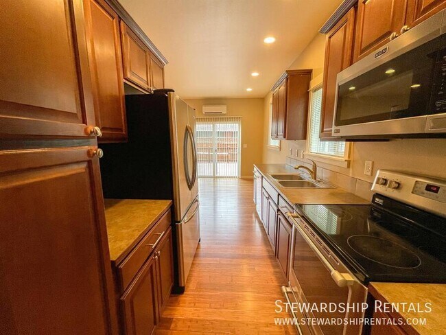 Building Photo - 1752 Mill St