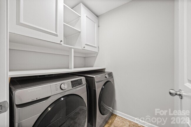 Building Photo - 827 Ayrshire Ave