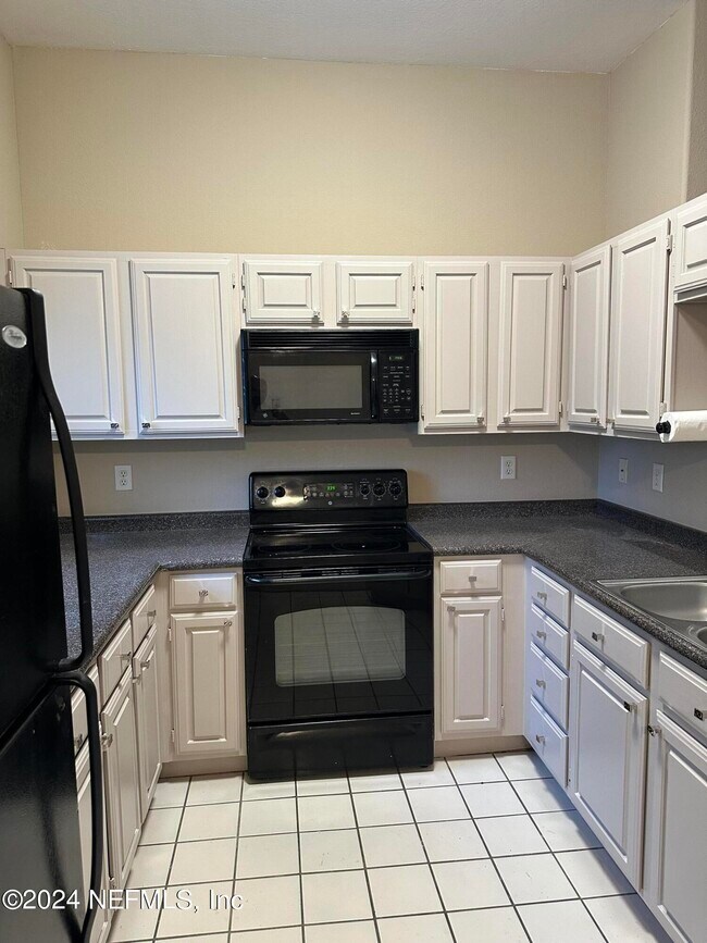 Building Photo - 10150 Belle Rive Blvd