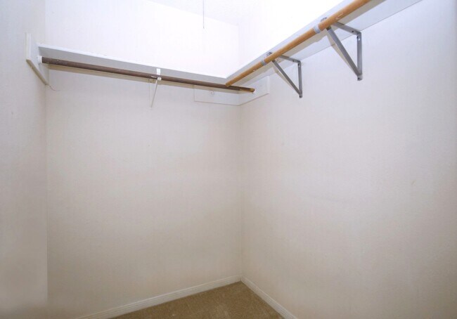 Building Photo - 13611 Ravensway Dr