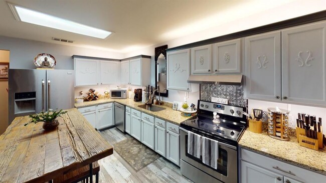 Building Photo - 6616 Piedras Blanco Dr