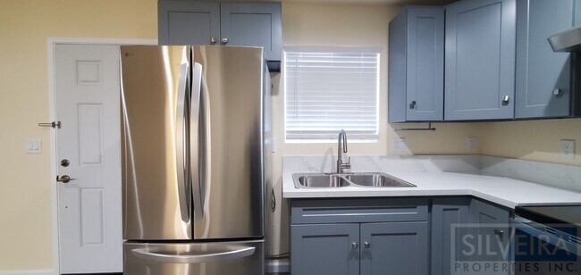 Building Photo - Private 2 Bedroom Unit
