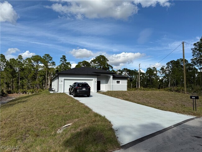 Building Photo - 1047 Hobart St