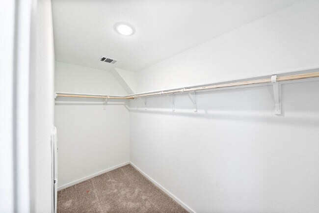 Building Photo - 1 MONTH FREE RENT WITH 18 - 24 MONTH LEASE!!! AVAILABLE THROUGH MAY ONLY! INTERNET INCLUDED!