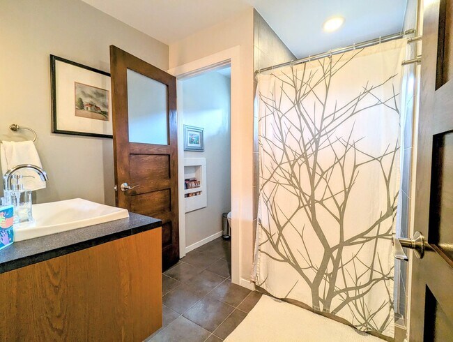 Building Photo - Remodeled Home Next To Zilker Park - 3 BR / 2 BA