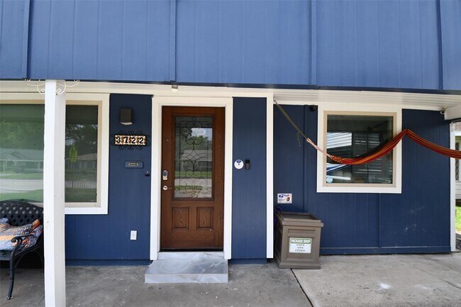 Building Photo - 3722 Yellowstone Blvd