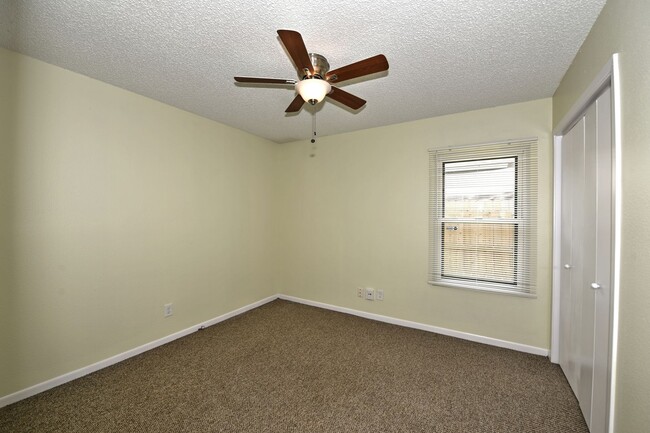 Building Photo - 3410 Ridge Ash