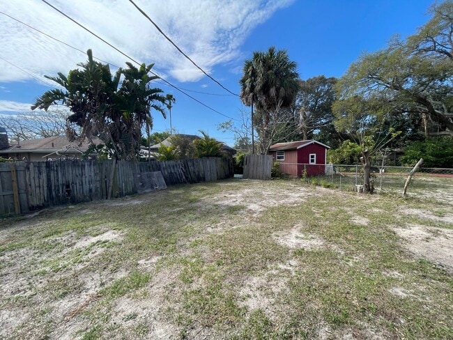 Building Photo - Corner Lot close to US 19