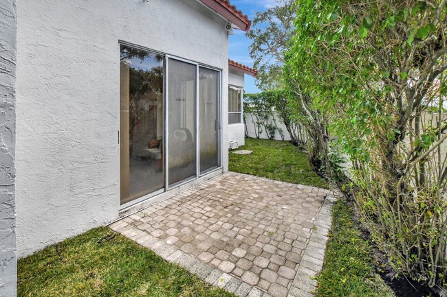 Building Photo - 23088 Via Stel