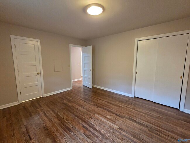 Building Photo - 907 Fagan Springs Dr SE