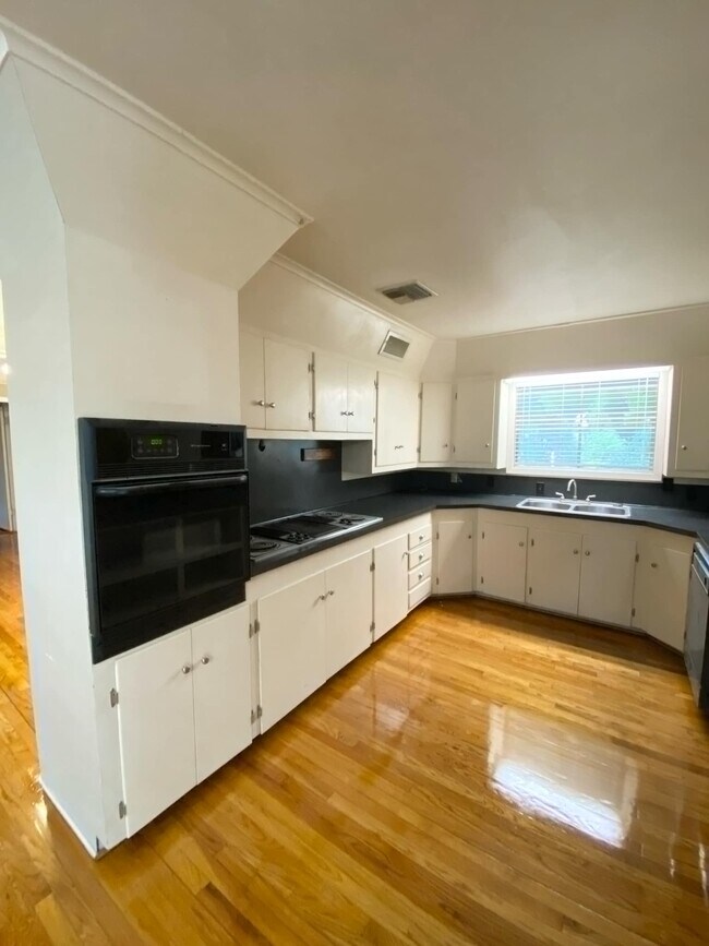 Building Photo - 205 Leonpacher Rd