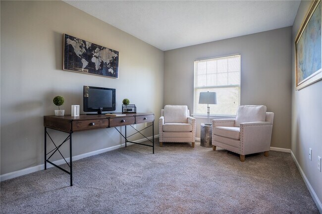 Building Photo - 749 Royal Sunset Dr